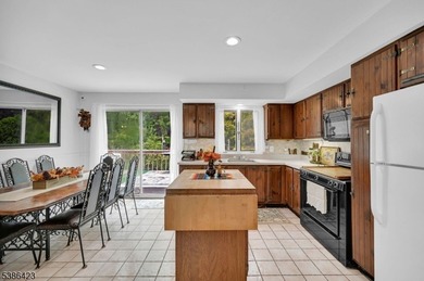 Well-Cared For Home With Flexible Living Space In Oakland, NJ! - photo 7