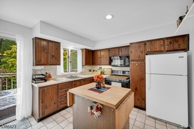Well-Cared For Home With Flexible Living Space In Oakland, NJ! - photo 8
