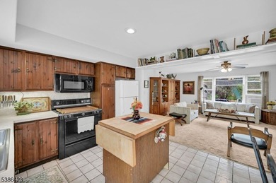 Well-Cared For Home With Flexible Living Space In Oakland, NJ! - photo 9