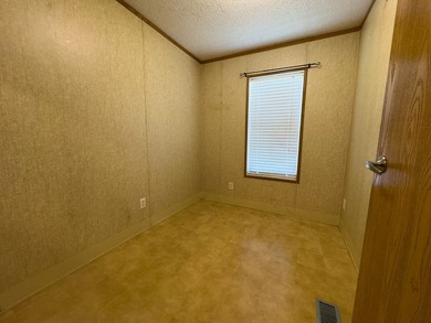 Looking for room to breathe? This 2006 Cavalier single-wide sits - photo 9