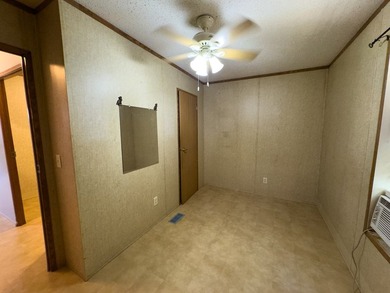 Looking for room to breathe? This 2006 Cavalier single-wide sits - photo 10