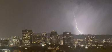 Rare find with FHA financing, investor friendly unit w/2 parking