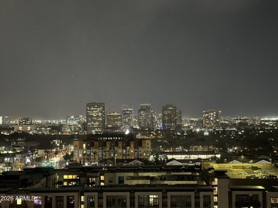 Rare find with FHA financing, investor friendly unit w/2 parking