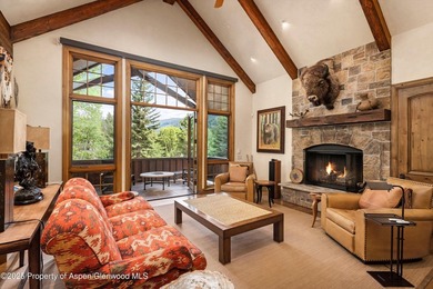 Welcome to The Silver Pine, an elegant mountain retreat just 1.2 - photo 10