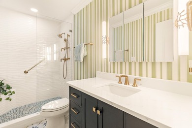Stunning lakefront with Bay views. Experience standalone privacy - photo 19