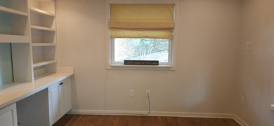 Welcoming covered front porch w/ composite decking & lake views - photo 19