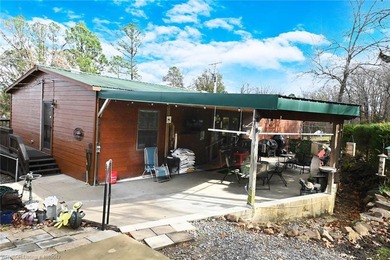Custom-built 3BR/2BA modular home with a split floor plan and - photo 2