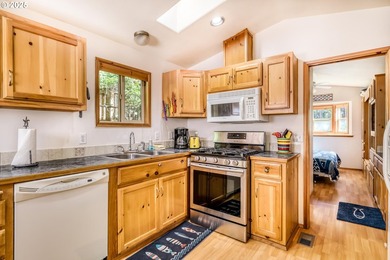 Turnkey coastal retreat in Whaleshead Beach Resort. Fully - photo 22