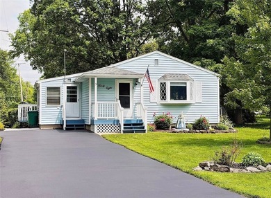 Welcome to this well maintained ranch offering comfort - photo 1