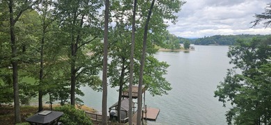 Welcoming covered front porch w/ composite decking & lake views - photo 43