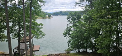 Welcoming covered front porch w/ composite decking & lake views - photo 44