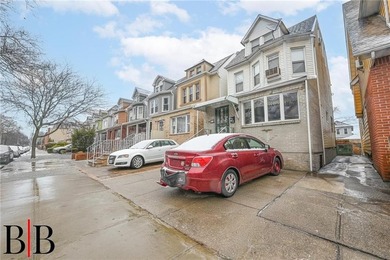 Kensington one family detached sitting on a 20 x 120 property - photo 4