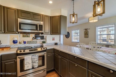 Charming 3-bedroom, 2-bath ''camp'' located in the heart of Bay - photo 11
