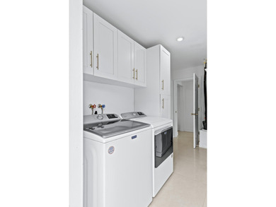 Welcome to this ultra-modern 3-bedroom, 2-bathroom single-story - photo 11