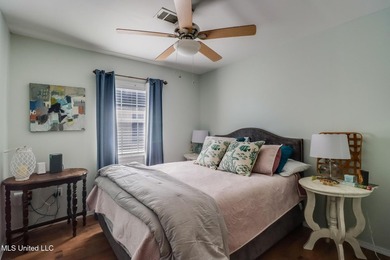 Charming 3-bedroom, 2-bath ''camp'' located in the heart of Bay - photo 15
