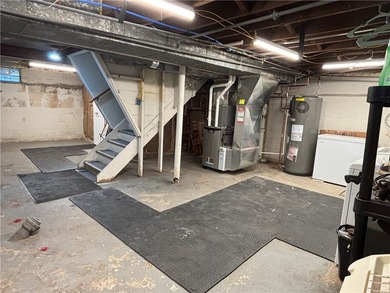 Beautifully renovated turnkey home! Located on the cusp of - photo 23