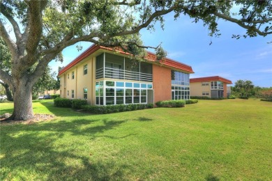 Lake Townhome/Townhouse ActiveUnderContr in Vero Beach, Florida