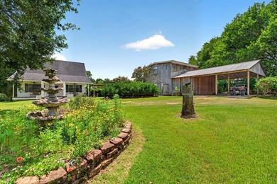 Take a look at this quaint farmhouse situated in the country on - photo 1