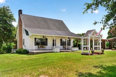 Take a look at this quaint farmhouse situated in the country on - photo 2