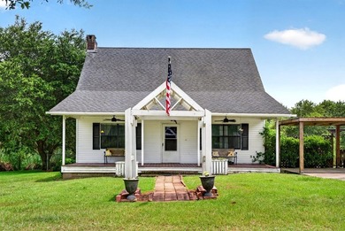 Take a look at this quaint farmhouse situated in the country on - photo 3