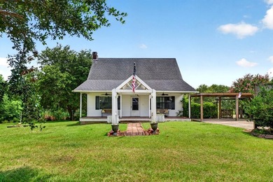 Take a look at this quaint farmhouse situated in the country on - photo 4