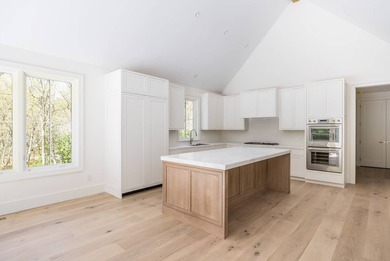 Just completed, this exquisite transitional-style new build just - photo 11