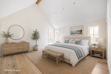 Just completed, this exquisite transitional-style new build just - photo 13