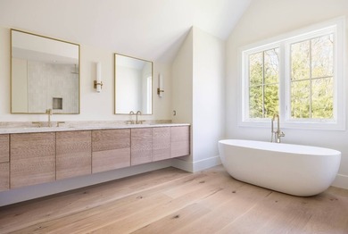 Just completed, this exquisite transitional-style new build just - photo 14