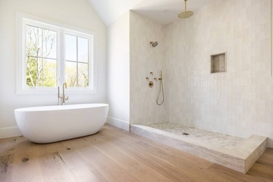 Just completed, this exquisite transitional-style new build just - photo 15
