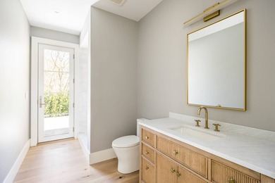 Just completed, this exquisite transitional-style new build just - photo 19