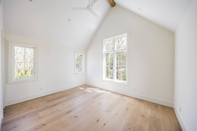 Just completed, this exquisite transitional-style new build just - photo 21