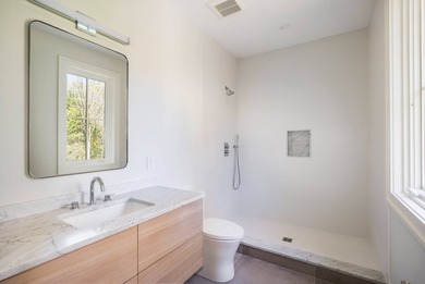 Just completed, this exquisite transitional-style new build just - photo 24