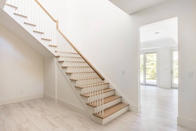 Just completed, this exquisite transitional-style new build just - photo 25