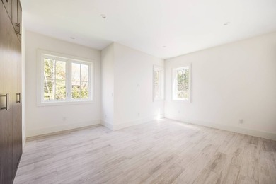 Just completed, this exquisite transitional-style new build just - photo 28