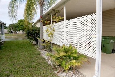 Fantastic lake front 1-very large master bedroom 1.5-bath - photo 3
