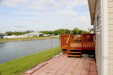 Fantastic lake front 1-very large master bedroom 1.5-bath - photo 4