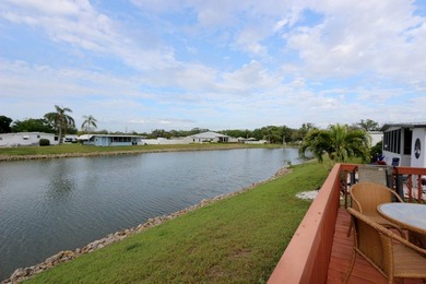 Fantastic lake front 1-very large master bedroom 1.5-bath - photo 8