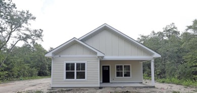 Lake Home ActiveUnderContr in Crawfordville, Florida
