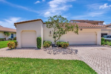 Lake Townhome/Townhouse For Sale in Boca Raton, Florida