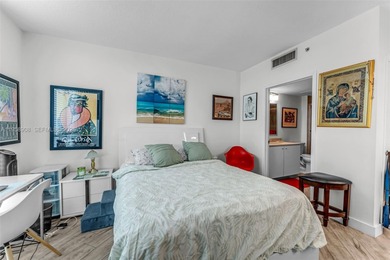 Located on a high floor of Metropolis II, Unit 908 offers a