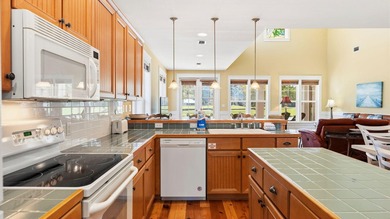 Welcome to 1327 E Ravens Run, a beautifully decorated home - photo 19