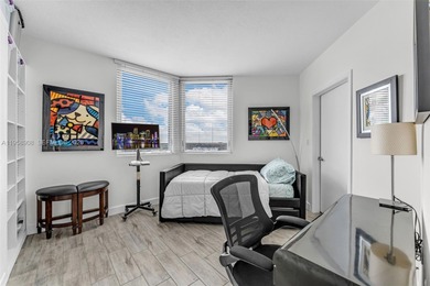 Located on a high floor of Metropolis II, Unit 908 offers a