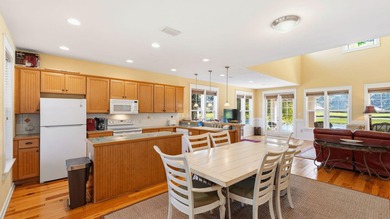 Welcome to 1327 E Ravens Run, a beautifully decorated home - photo 20