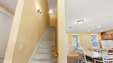 Welcome to 1327 E Ravens Run, a beautifully decorated home - photo 21