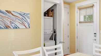 Welcome to 1327 E Ravens Run, a beautifully decorated home - photo 22