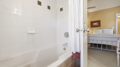 Welcome to 1327 E Ravens Run, a beautifully decorated home - photo 23