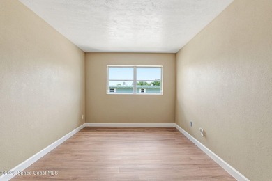 Updated and move-in ready, this spacious 3-bedroom, 2-full-bath - photo 23