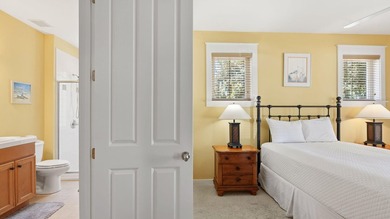 Welcome to 1327 E Ravens Run, a beautifully decorated home - photo 27