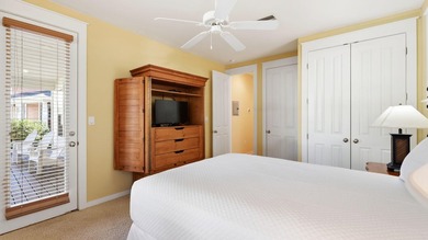 Welcome to 1327 E Ravens Run, a beautifully decorated home - photo 28