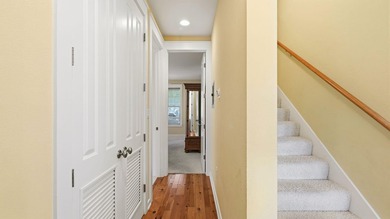 Welcome to 1327 E Ravens Run, a beautifully decorated home - photo 32